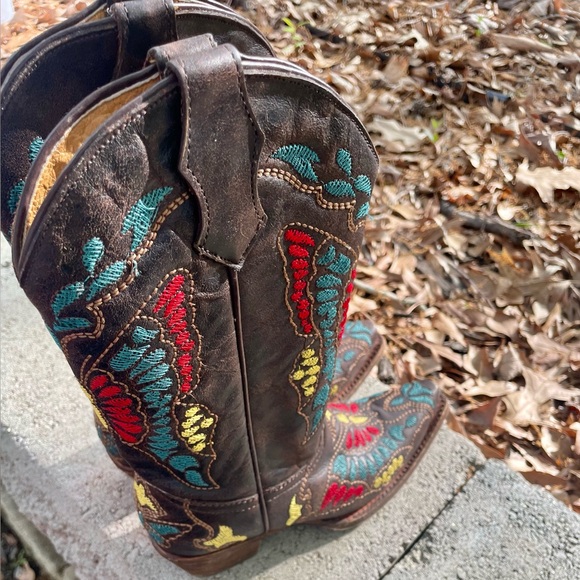 Corral Teens Cowgirl Butterfly Embroidered Snip Toe Boots - Picture 4 of 7